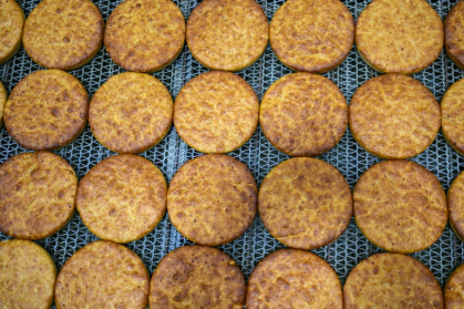 Du pain fabriqué avec de la farine de blé ancestral, de lentilles et de boulgour, comme l'était celui de Kullüoba, dans la boulangerie municipale de Halk Ekmek, à Eskisehir, en Turquie, le 23 mai 2025 - Yasin AKGUL (AFP) Du pain fabriqué avec de la farine de blé ancestral, de lentilles et de boulgour, comme l'était celui de Kullüoba, dans la boulangerie municipale de Halk Ekmek, à Eskisehir, en Turquie, le 23 mai 2025 - Yasin AKGUL (AFP)