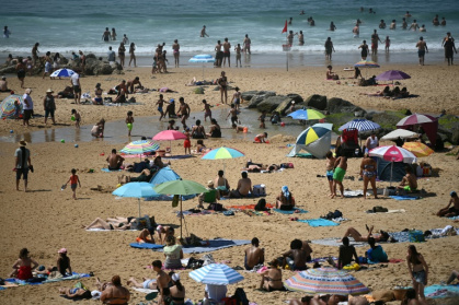 Sur la plage de Lacanau, en Gironde, le 30 mai 2025 - Jonathan WALTER, Julie PEREIRA, Nalini LEPETIT-CHELLA (AFP) Sur la plage de Lacanau, en Gironde, le 30 mai 2025 - Jonathan WALTER, Julie PEREIRA, Nalini LEPETIT-CHELLA (AFP)