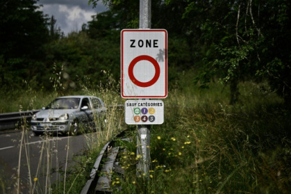 Panneau de zone à faibles émissions, le 21 mai 2025 à Mérignac - Philippe LOPEZ (AFP)