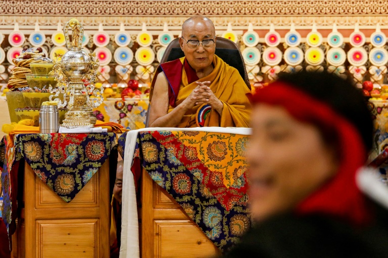 Le Dalaï Lama confirme qu'il aura un successeur, la Chine veut approuver son nom