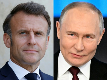 Emmanuel Macron (g) et Vladimir Poutine, sur un combo d'images diffusé le 1er juillet 2025 - Ludovic MARIN, Alexander NEMENOV (AFP) Emmanuel Macron (g) et Vladimir Poutine, sur un combo d'images diffusé le 1er juillet 2025 - Ludovic MARIN, Alexander NEMENOV (AFP)