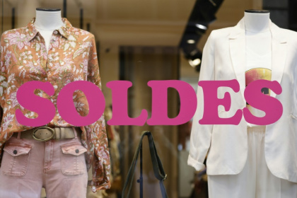 Les soldes d'été, ponctuées cette année par la canicule, s'achèvent mardi soir dans la plupart des régions de France avec des ventes moroses après un début d'année positif - LUDOVIC MARIN (AFP) Les soldes d'été, ponctuées cette année par la canicule, s'achèvent mardi soir dans la plupart des régions de France avec des ventes moroses après un début d'année positif - LUDOVIC MARIN (AFP)