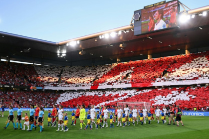 Les tribunes aux couleurs de la Suisse avant le quart de finale de l'Euro contre l'Espagne, le 18 juillet 2025 à Bern - SEBASTIEN BOZON (AFP) Les tribunes aux couleurs de la Suisse avant le quart de finale de l'Euro contre l'Espagne, le 18 juillet 2025 à Bern - SEBASTIEN BOZON (AFP)