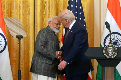 Narendra Modi et Donald Trump se serrent la main lors d'une conférence de presse à la Maison Blanche, le 13 février 2025 - Idrees MOHAMMED (AFP) Narendra Modi et Donald Trump se serrent la main lors d'une conférence de presse à la Maison Blanche, le 13 février 2025 - Idrees MOHAMMED (AFP)