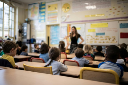 Plus de 850.000 enseignants reprennent le chemin des classes pour une journée de pré-rentrée vendredi avant l'arrivée de leurs élèves lundi, dans un contexte de nouvelle incertitude gouvernementale et de pressions budgétaires - Martin BUREAU (AFP) Plus de 850.000 enseignants reprennent le chemin des classes pour une journée de pré-rentrée vendredi avant l'arrivée de leurs élèves lundi, dans un contexte de nouvelle incertitude gouvernementale et de pressions budgétaires - Martin BUREAU (AFP)
