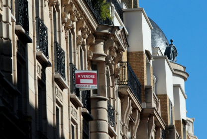 Le marché de l'immobilier a renoué en 2025 avec la reprise des transactions après deux années de chute, mais cette embellie est moins forte que prévu - JACQUES DEMARTHON (AFP)