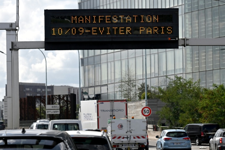 "Bloquons tout" : une journée pour jauger la colère sociale en France