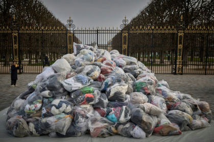 Des sacs de déchets textiles, le 14 mars 2025 à Paris - Kiran RIDLEY, Kiran RIDLEY (AFP) Des sacs de déchets textiles, le 14 mars 2025 à Paris - Kiran RIDLEY, Kiran RIDLEY (AFP)