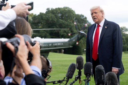 Le président américain Donald Trump parle à la presse devant la Maison Blanche, à Washington, le 11 septembre 2025 - SAUL LOEB (AFP) Le président américain Donald Trump parle à la presse devant la Maison Blanche, à Washington, le 11 septembre 2025 - SAUL LOEB (AFP)