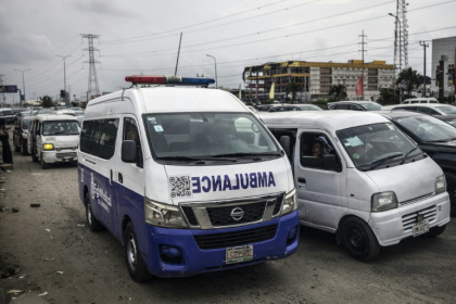 Une ambulance privée à Lagos bloquée dans un embouteillage sur la voie express Lekki-Epe à Lagos, capitale économique du Nigeria, le 8 septembre 2025 - OLYMPIA DE MAISMONT (AFP) Une ambulance privée à Lagos bloquée dans un embouteillage sur la voie express Lekki-Epe à Lagos, capitale économique du Nigeria, le 8 septembre 2025 - OLYMPIA DE MAISMONT (AFP)
