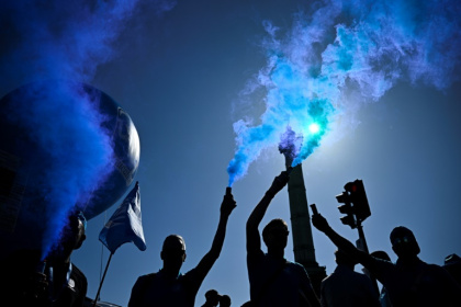 Des manifestants place de la Bastille à Paris, le 18 septembre 2025 - JULIEN DE ROSA (AFP) Des manifestants place de la Bastille à Paris, le 18 septembre 2025 - JULIEN DE ROSA (AFP)