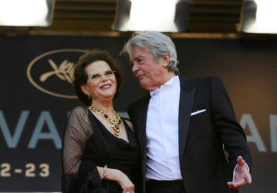 Claudia Cardinale et Alain Delon, le 14 mai 2010 à Cannes - Anne-Christine POUJOULAT (AFP) Claudia Cardinale et Alain Delon, le 14 mai 2010 à Cannes - Anne-Christine POUJOULAT (AFP)