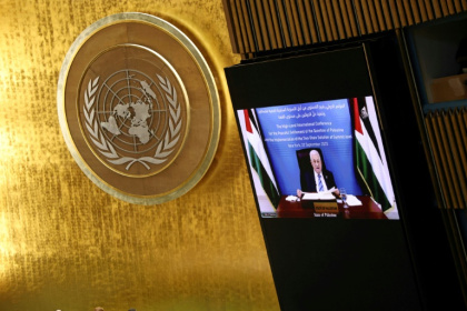 Le président palestinien Mahmoud Abbas s'exprime par vidéo lors d'un sommet au siège des Nations unies, à New York, le 22 septembre 2025 - Ludovic MARIN (AFP) Le président palestinien Mahmoud Abbas s'exprime par vidéo lors d'un sommet au siège des Nations unies, à New York, le 22 septembre 2025 - Ludovic MARIN (AFP)