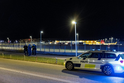 Des policiers à l'extérieur de l'aéroport de Copenhague, après un survol de drones, le 22 septembre 2025 au Danemark - Steven Knap (AFP) Des policiers à l'extérieur de l'aéroport de Copenhague, après un survol de drones, le 22 septembre 2025 au Danemark - Steven Knap (AFP)