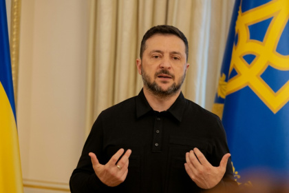 Le président ukrainien Volodymyr Zelensky lors d'une conférence de presse à Kiev, le 27 septembre 2025 - Tetiana DZHAFAROVA (AFP) Le président ukrainien Volodymyr Zelensky lors d'une conférence de presse à Kiev, le 27 septembre 2025 - Tetiana DZHAFAROVA (AFP)