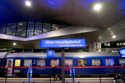 Les trains de nuit Vienne-Paris et Berlin-Paris ne circuleront plus dès le 14 décembre, après le retrait des partenaires français, a annoncé la compagnie ferroviaire autrichienne ÖBB - JOE KLAMAR (AFP) Les trains de nuit Vienne-Paris et Berlin-Paris ne circuleront plus dès le 14 décembre, après le retrait des partenaires français, a annoncé la compagnie ferroviaire autrichienne ÖBB - JOE KLAMAR (AFP)