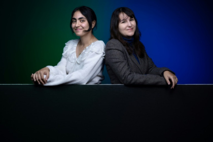 Tala Albanna, Palestinienne de Gaza, à gauche, et Michelle Amzalak, Israélienne, à droite, à Paris le 30 septembre 2025 - JOEL SAGET (AFP) Tala Albanna, Palestinienne de Gaza, à gauche, et Michelle Amzalak, Israélienne, à droite, à Paris le 30 septembre 2025 - JOEL SAGET (AFP)
