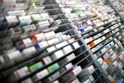L'hiver s'annonce sous de meilleurs auspices que les précédents, dans un "contexte favorable" de disponibilité des médicaments les plus couramment utilisés pendant cette période - Christophe ARCHAMBAULT (AFP) L'hiver s'annonce sous de meilleurs auspices que les précédents, dans un "contexte favorable" de disponibilité des médicaments les plus couramment utilisés pendant cette période - Christophe ARCHAMBAULT (AFP)