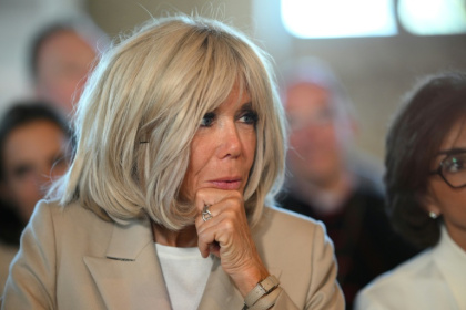 Brigitte Macron lors d'une visite à l'abbaye de Pontlevoy, dans le Loir-et-Cher, lors des journées du patrimoine, le 19 septembre 2025 - Eliot BLONDET (AFP)