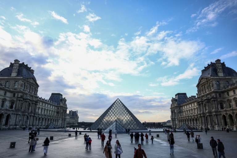 Au Louvre, un préavis de "grève reconductible" des personnels pour lundi prochain