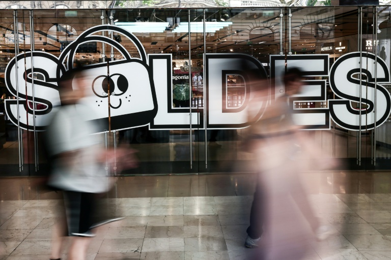 Le lancement des soldes refroidi par la météo hivernale