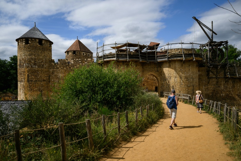 Du château fort au laboratoire, une archéologue sonore ressuscite le passé