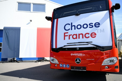 Un bus Choose France à Ligny-en-Barrois, dans la Meuse, le 19 mai 2025 - Jean-Christophe VERHAEGEN (AFP)