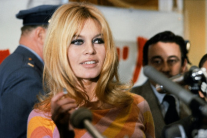 L'actrice française Brigitte Bardot donne une conférence de presse en décembre 1965 à Hollywood - - (AFP)