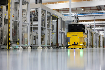 Intérieur de l'usine de batteries pour véhcules de AESC près de Douai, le 13 novembre 2025 - Sameer Al-DOUMY (AFP)