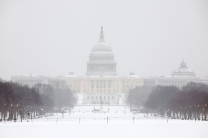 Le Capitole de Washington, siège du Congrès américain, sous la neige le 25 janvier 2026 - Amid FARAHI (AFP)