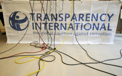 L'ONG de lutte contre la corruption Transparency International (TI) alerte sur l'aggravation de la corruption dans les démocraties du monde entier, attribuant aux États-Unis leur pire score jusqu'ici calculé - JOHN MACDOUGALL (AFP)