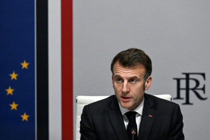 Le président français Emmanuel Macron lors d'une réunion du Conseil de défense nationale à l'Élysée, à Paris, le 28 février 2026, à la suite des frappes américaines et israéliennes contre l'Iran - Anna KURTH (AFP)