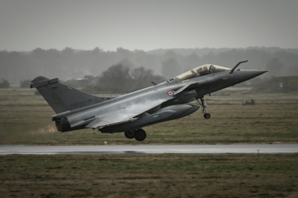 Un Rafale au décollage de la base aérienne 120 de Cazaux, en Gironde, le 29 janvier 2026 - Philippe LOPEZ (AFP)