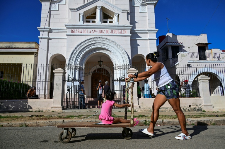 Dans un Cuba en crise, le rôle social des Eglises se renforce