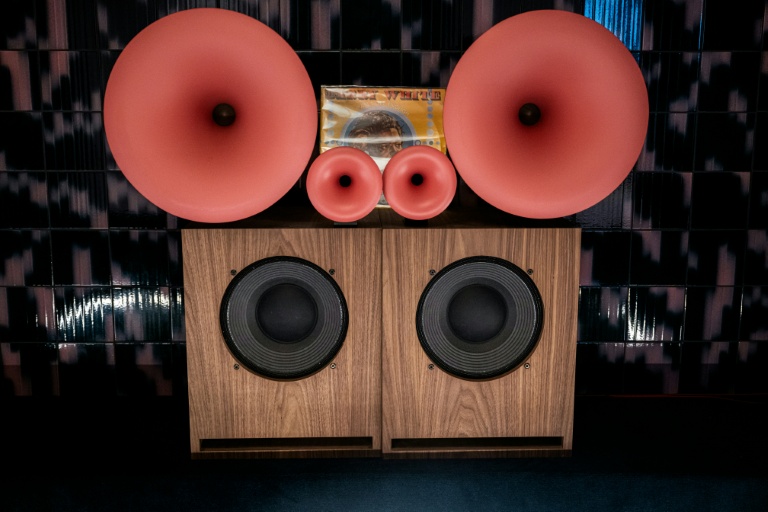 "Ecouter chaque note" : les bars audiophiles, nouvelle tendance au plus près du son