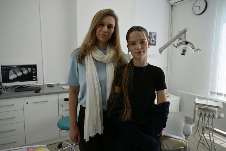 Le dentiste, un fil solide entre l'Ukraine et ses exilés