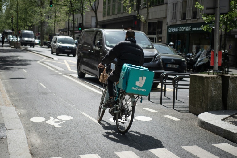 Des journées harassantes pour un revenu médiocre : Médecins du Monde alerte sur le quotidien des livreurs à vélo