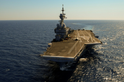 Le porte-avions français Charles-de-Gaulle, le 5 juin 2021 à Toulon - NICOLAS TUCAT (AFP)