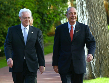 Le président Jacques Chirac (D) et le Premier ministre Lionel Jospin se rendent au Palais des congrès de Catalogne, le 15 mars 2002, pour l'ouverture du Conseil européen à Barcelone - Antonin UTZ (AFP)
