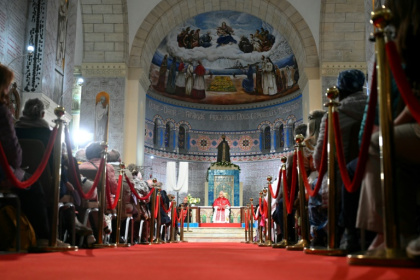 Le pape Léon XIV assiste à une rencontre avec la communauté algérienne dans la basilique Notre-Dame d’Afrique, à Alger, le 13 avril 2026 - Alberto PIZZOLI (AFP)