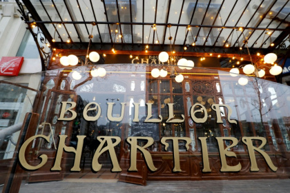 L'entrée du restaurant Bouillon Chartier Montparnasse, le 6 février 2019 à Paris - FRANCOIS GUILLOT (AFP)