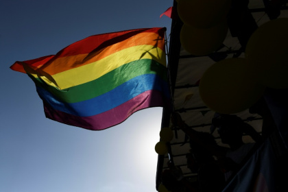 L’association L'autre cercle estime que le climat se durcit vis-à-vis des personnes LGBT+ dans le monde du travail, et dénonce une banalisation des propos hostiles et une hausse des discriminations - Pau BARRENA (AFP)