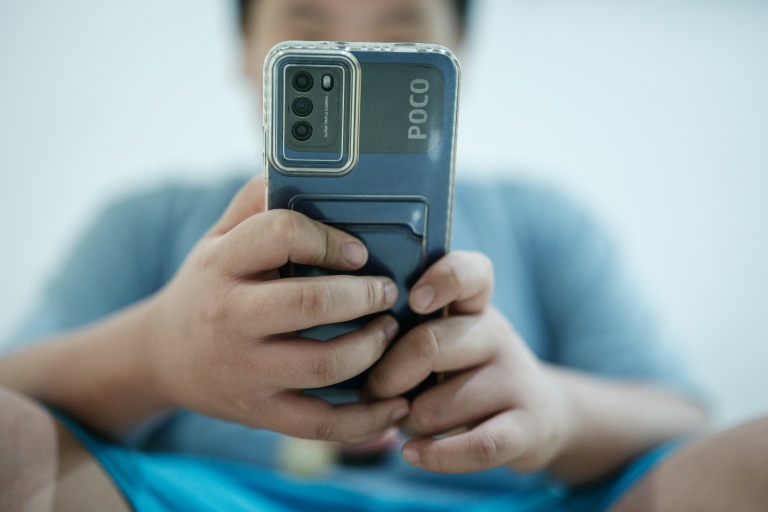 Suède : pas de smartphone avant 13 ans, recommande l'agence de santé publique