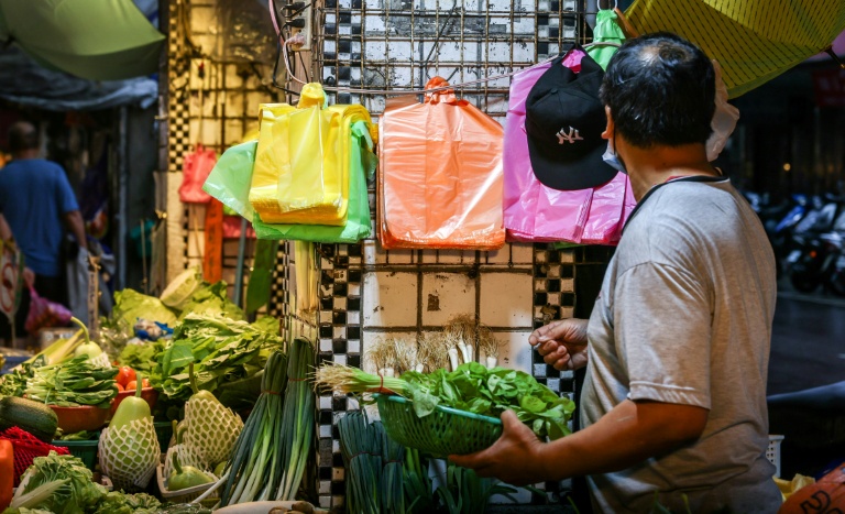 Avec ses sacs plastiques omniprésents, l'Asie bousculée par le choc énergétique