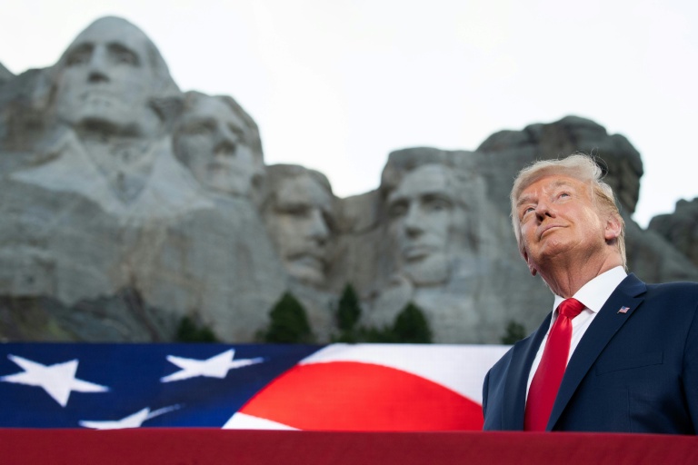 Donald Trump au pied du Mont Rushmore pour lancer les festivités des 250 ans