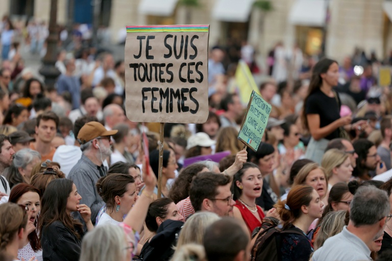 "Il faut qu'on se montre !" : le réveil des hommes dans la lutte contre les violences sexuelles ?