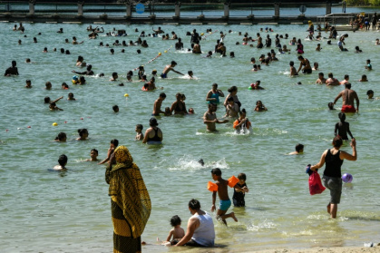 Baignade à l'île de loisirs de Cergy-Pontoise (Val-d'Oise) lors d'une vague de chaleur, le 12 août 2020 - GUILLAUME SOUVANT (AFP)