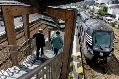 Train à quai à la gare de Quimper le 9 juin 2026 - Fred TANNEAU (AFP)