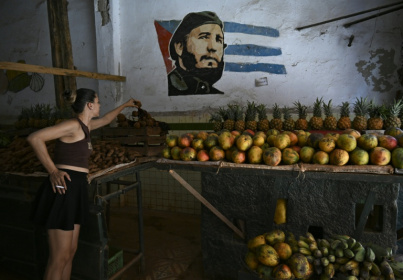 Un stand de vente de fruits et légumes à La Havane, le 18 juin 2026 - YAMIL LAGE (AFP)