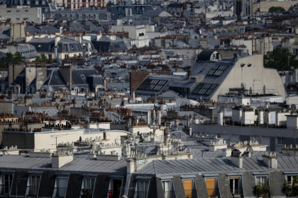 Les toits en zinc de Paris, le 26 juin 2026 lors d'un épisode de fortes chaleurs - JOEL SAGET (AFP)